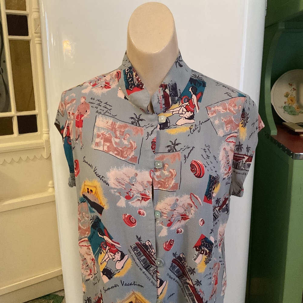 Loco Lindo 1930s California Beach Print Tea Timer Blouse